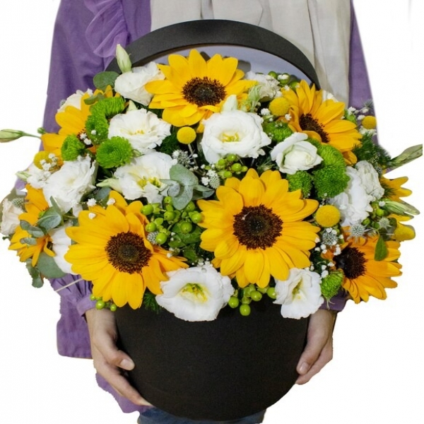 Sunflower and Lisianthus in a Box Resim 1